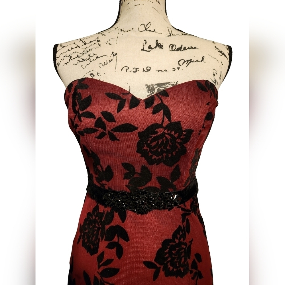 B. Darlin Strapless Burgundy Floral Dress - Picture 5 of 11